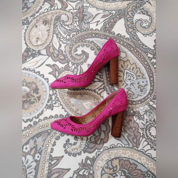 Ralph Lauren Shoes - NIB Ralph Lauren pumps. Size 6